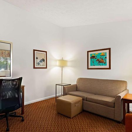 Best Western Port St. Lucie Екстериор снимка