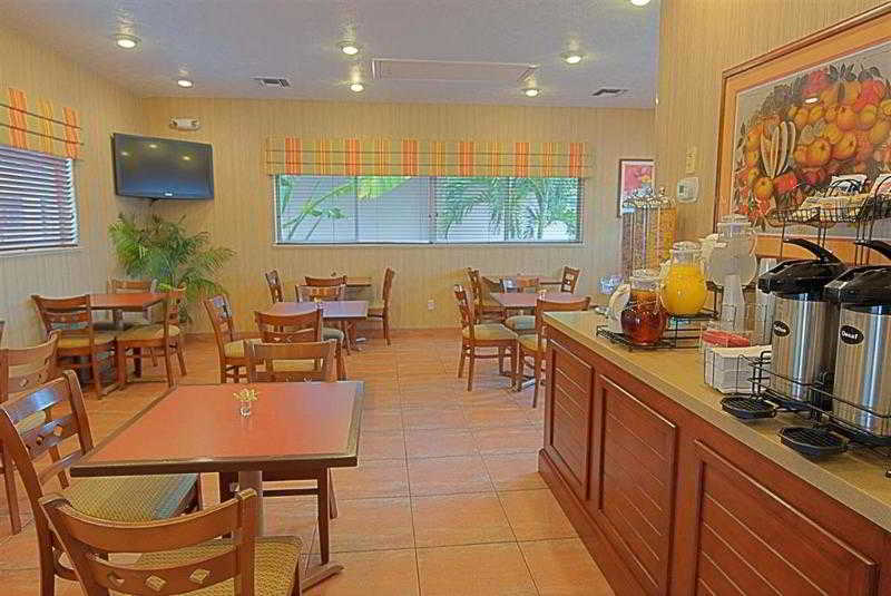 Best Western Port St. Lucie Екстериор снимка