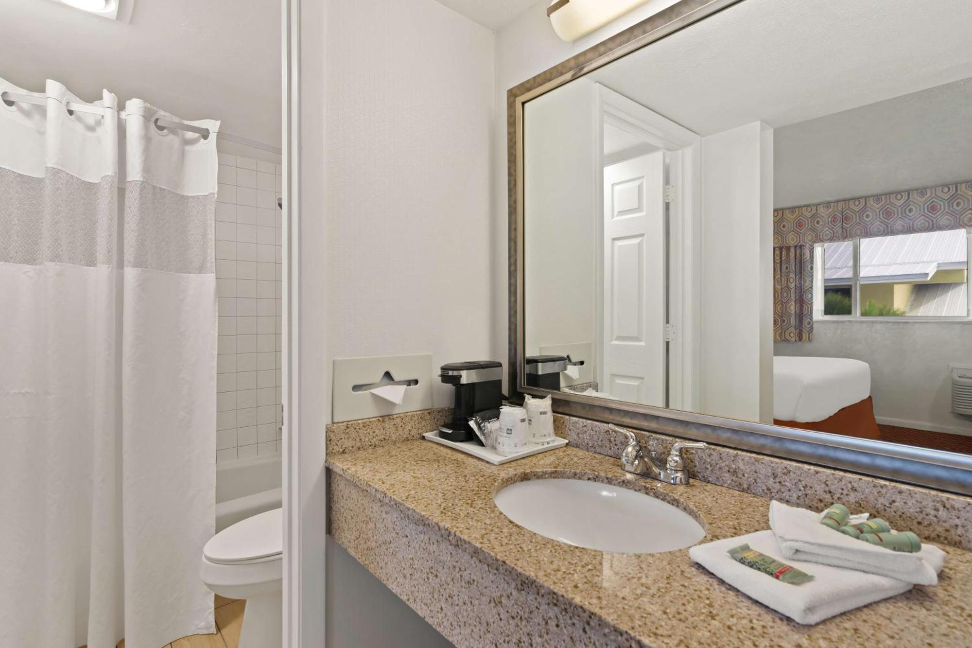 Best Western Port St. Lucie Екстериор снимка