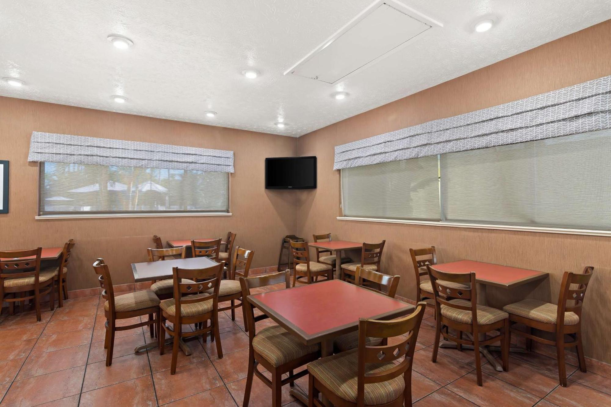 Best Western Port St. Lucie Екстериор снимка