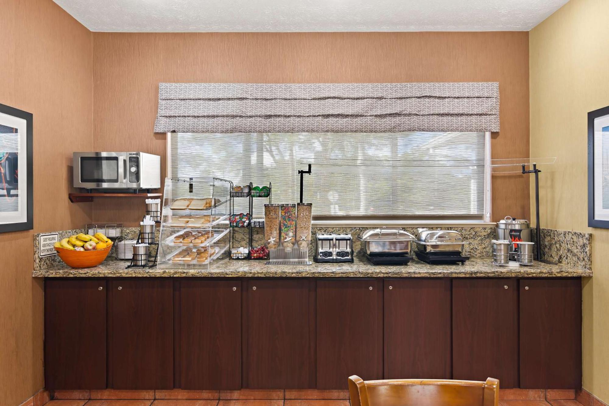 Best Western Port St. Lucie Екстериор снимка