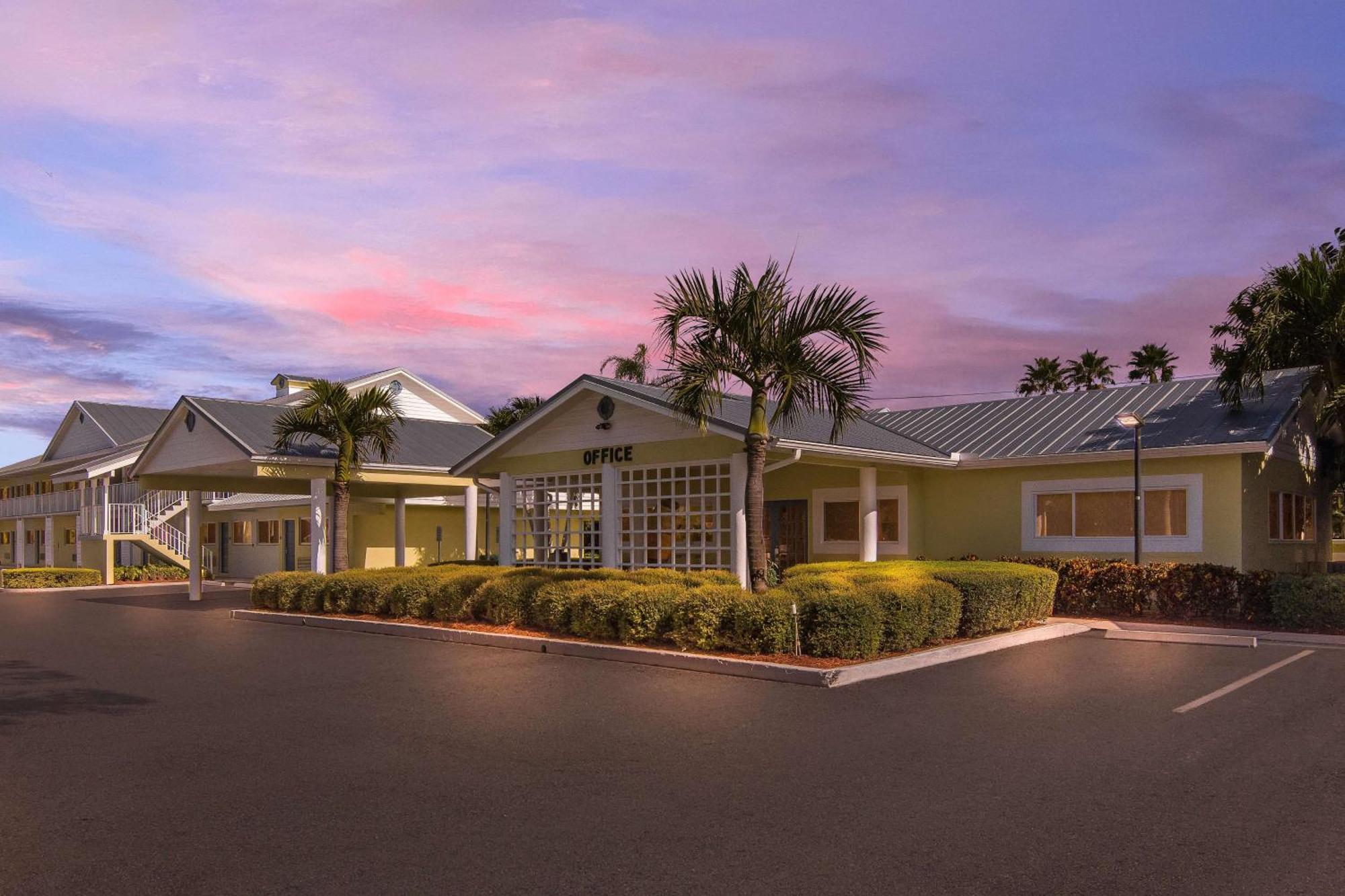 Best Western Port St. Lucie Екстериор снимка